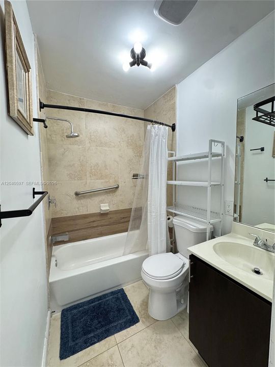 En Renta: $1,750 (0 camas, 1 baños, 2039 Pies cuadrados)