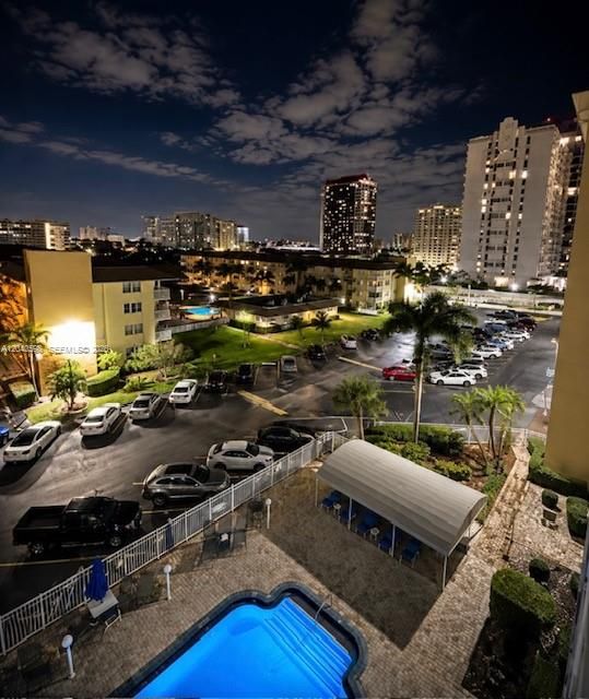 В аренду: $1,800 (1 спален, 1 ванн, 817 Квадратных фут)
