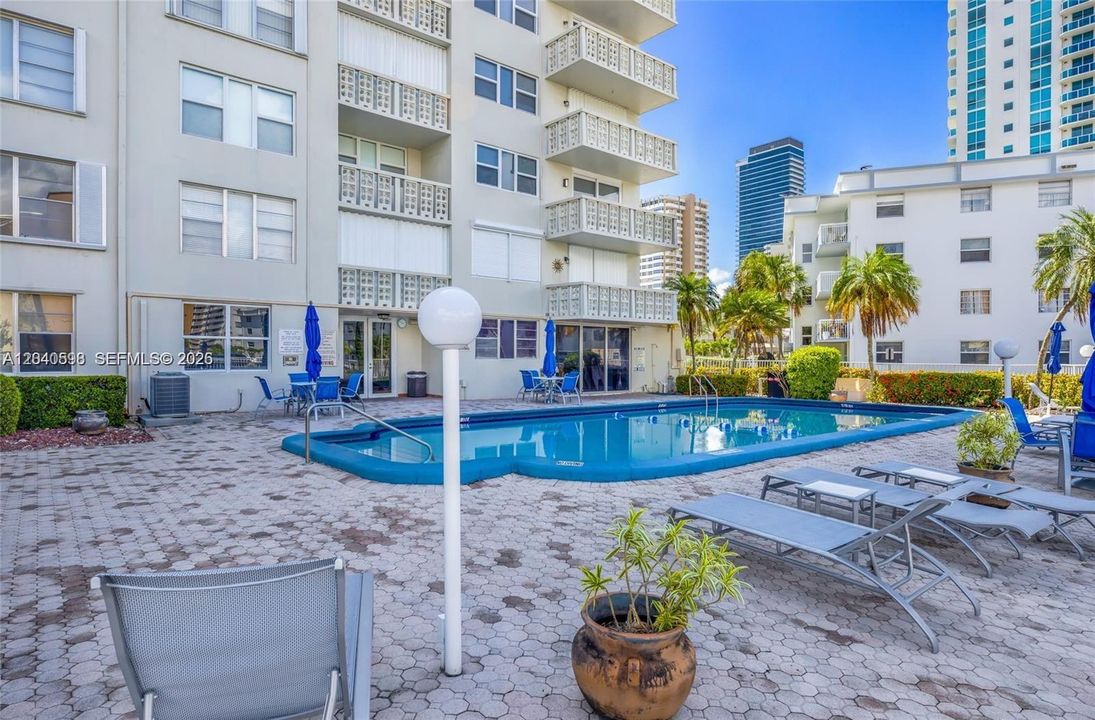 В аренду: $1,800 (1 спален, 1 ванн, 817 Квадратных фут)