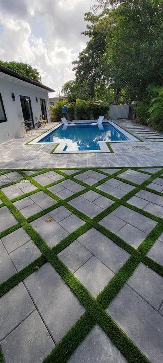 For Rent: $12,000 (5 beds, 3 baths, 2008 Square Feet)