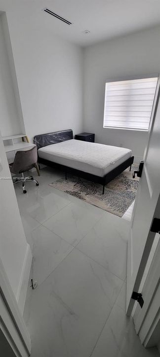 For Rent: $12,000 (5 beds, 3 baths, 2008 Square Feet)