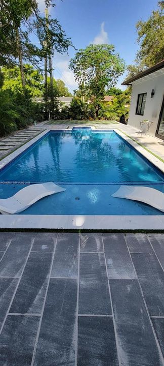 For Rent: $12,000 (5 beds, 3 baths, 2008 Square Feet)