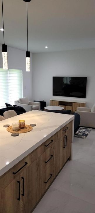 For Rent: $12,000 (5 beds, 3 baths, 2008 Square Feet)