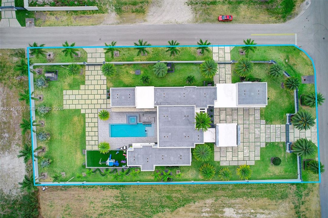 For Sale: $3,999,999 (6 beds, 6 baths, 4250 Square Feet)