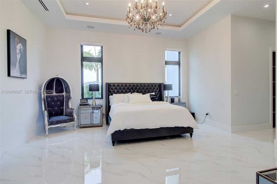 For Sale: $3,999,999 (6 beds, 6 baths, 4250 Square Feet)