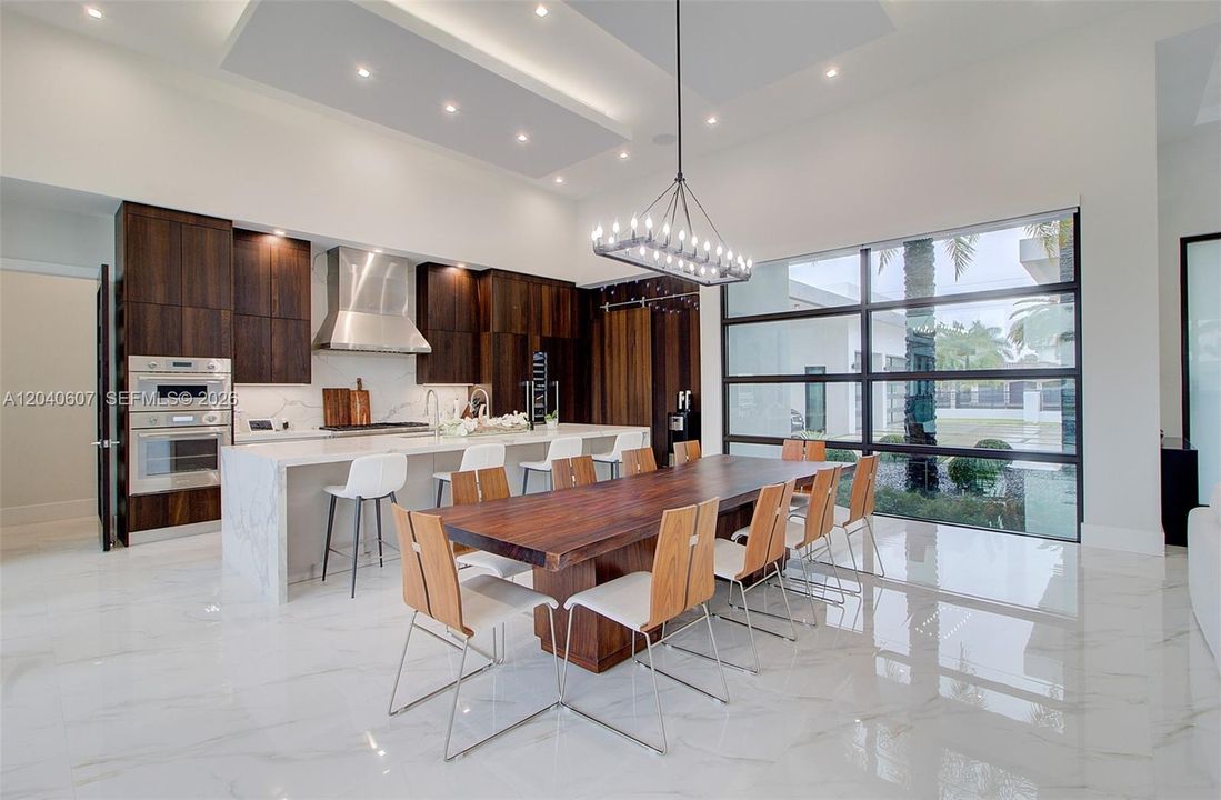For Sale: $3,999,999 (6 beds, 6 baths, 4250 Square Feet)