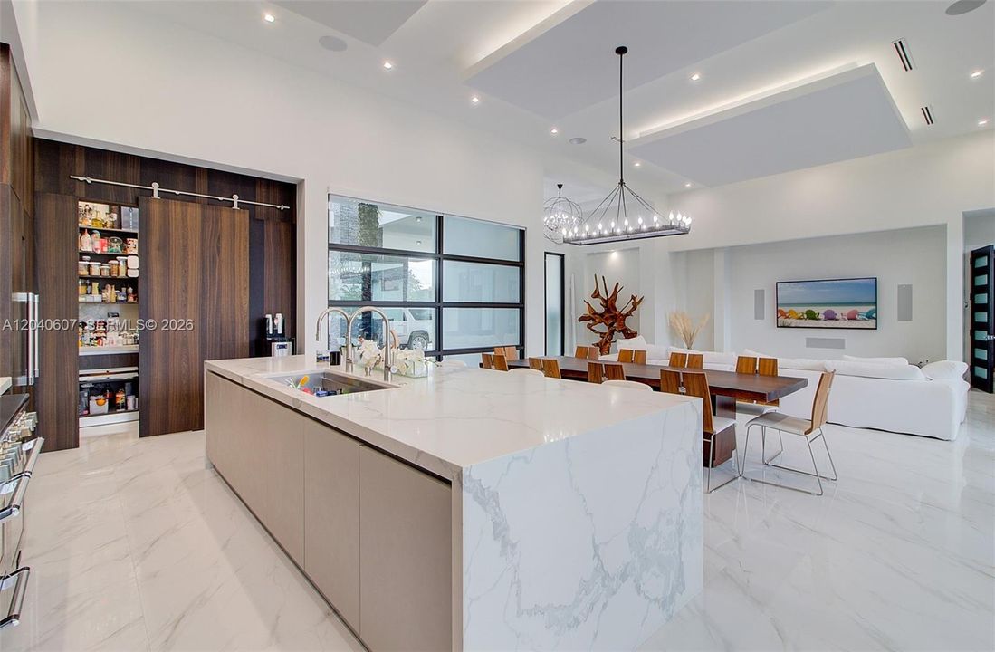 For Sale: $3,999,999 (6 beds, 6 baths, 4250 Square Feet)
