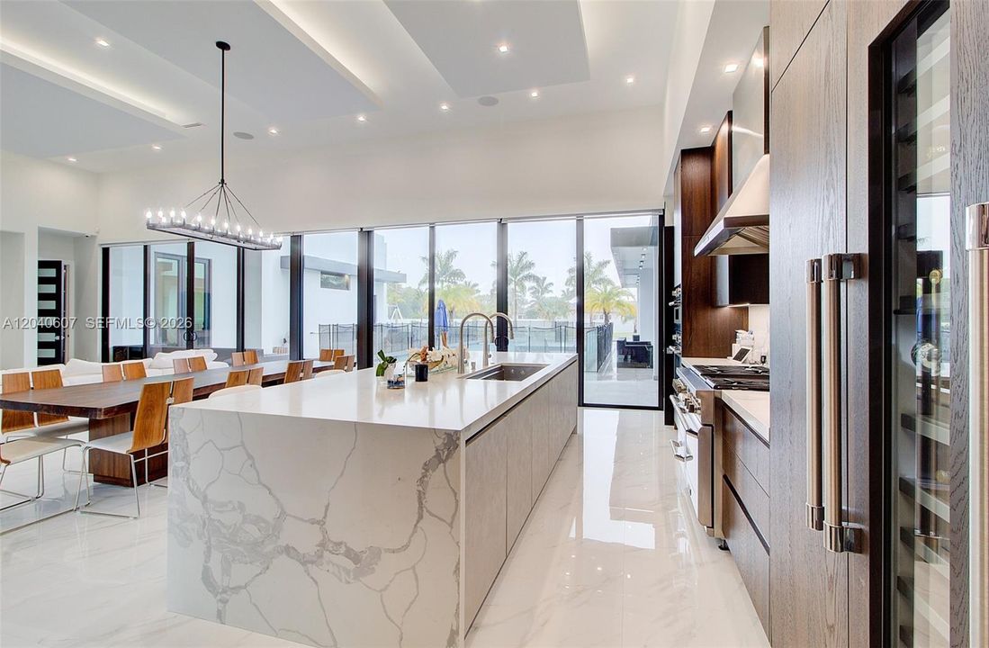 For Sale: $3,999,999 (6 beds, 6 baths, 4250 Square Feet)