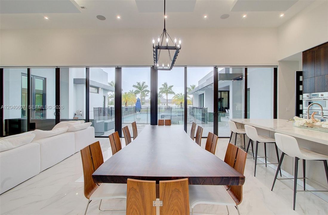For Sale: $3,999,999 (6 beds, 6 baths, 4250 Square Feet)