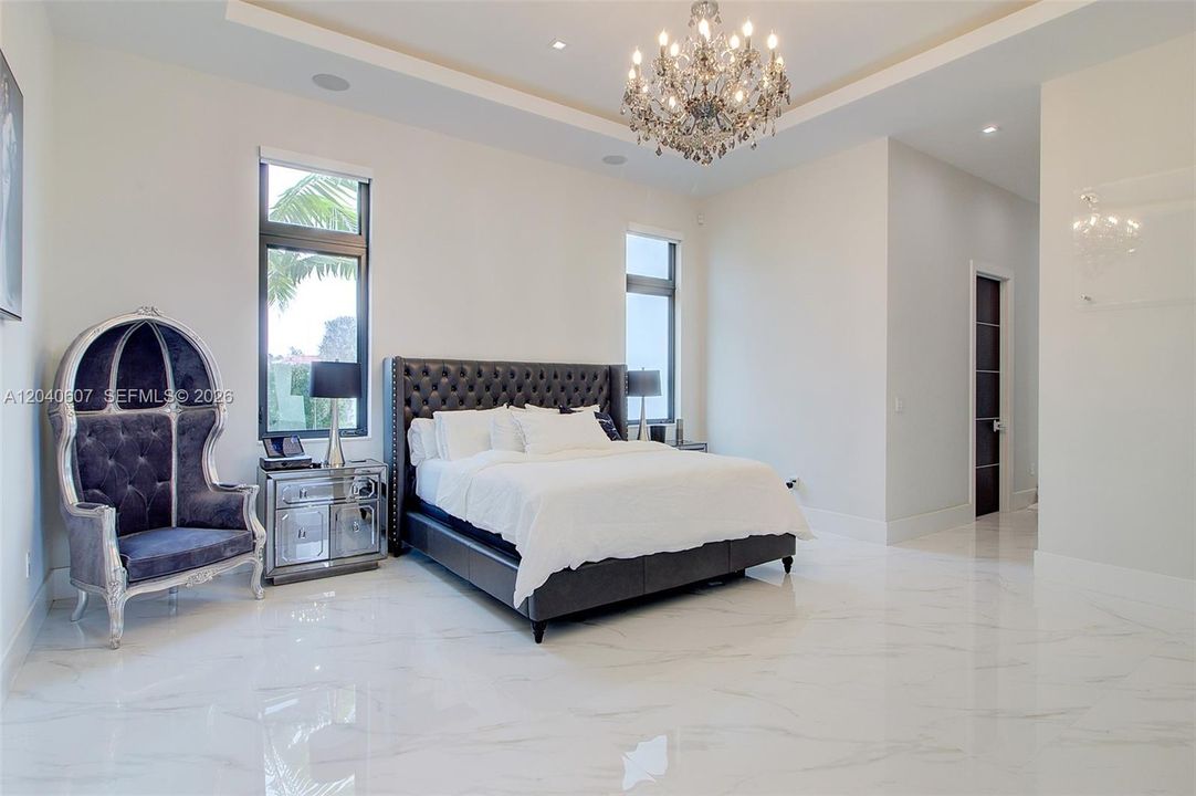 For Sale: $3,999,999 (6 beds, 6 baths, 4250 Square Feet)