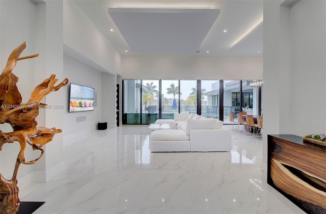 For Sale: $3,999,999 (6 beds, 6 baths, 4250 Square Feet)