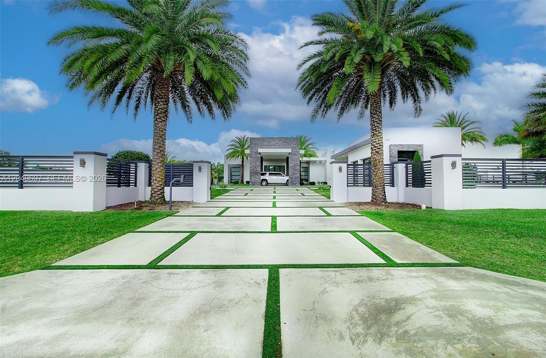For Sale: $3,999,999 (6 beds, 6 baths, 4250 Square Feet)