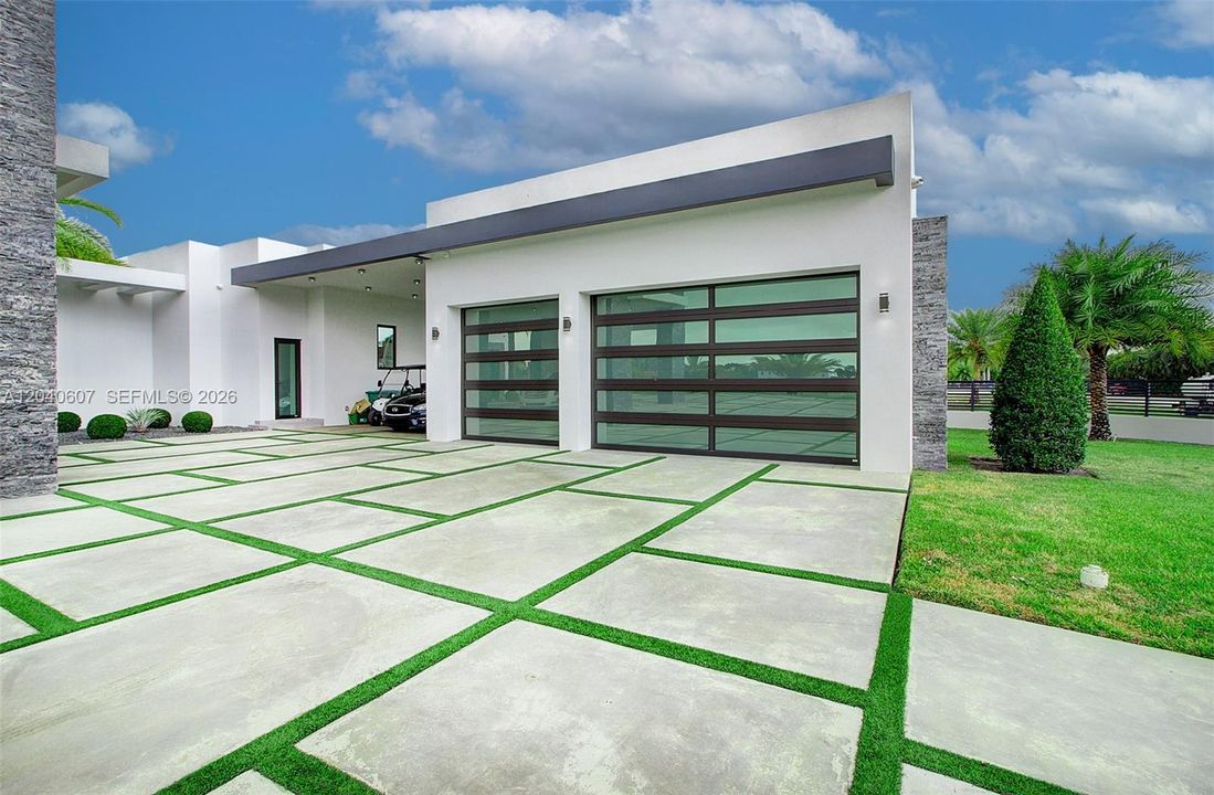 For Sale: $3,999,999 (6 beds, 6 baths, 4250 Square Feet)