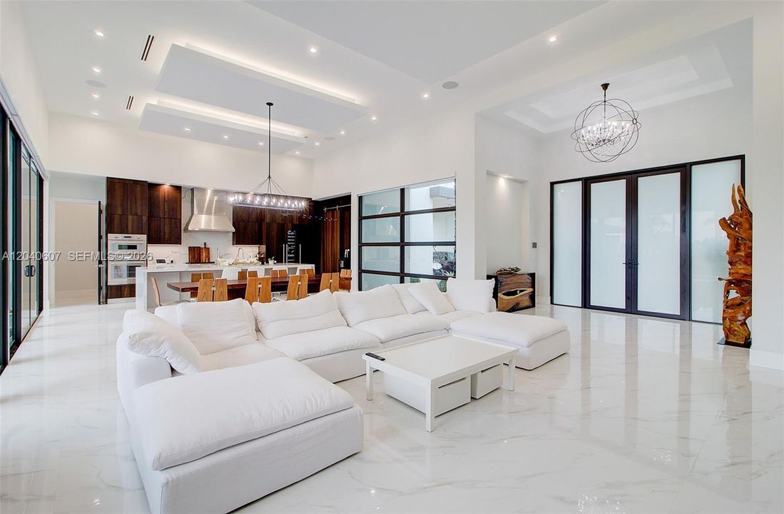 For Sale: $3,999,999 (6 beds, 6 baths, 4250 Square Feet)