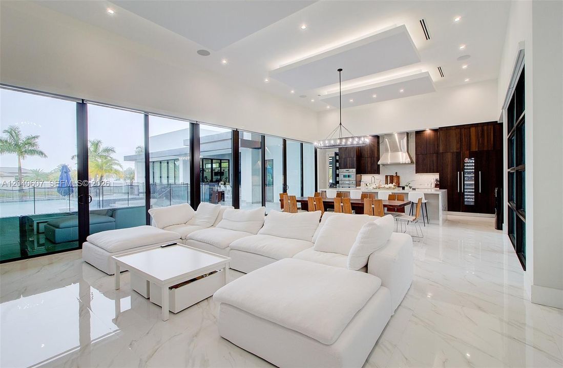 For Sale: $3,999,999 (6 beds, 6 baths, 4250 Square Feet)