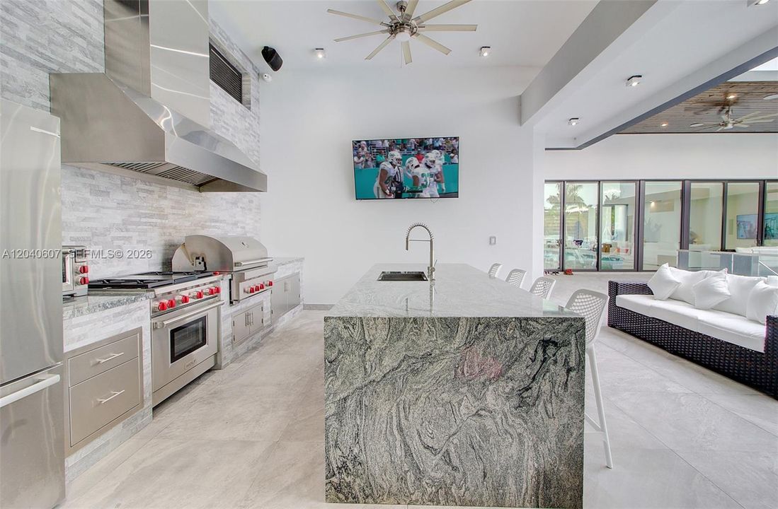 For Sale: $3,999,999 (6 beds, 6 baths, 4250 Square Feet)