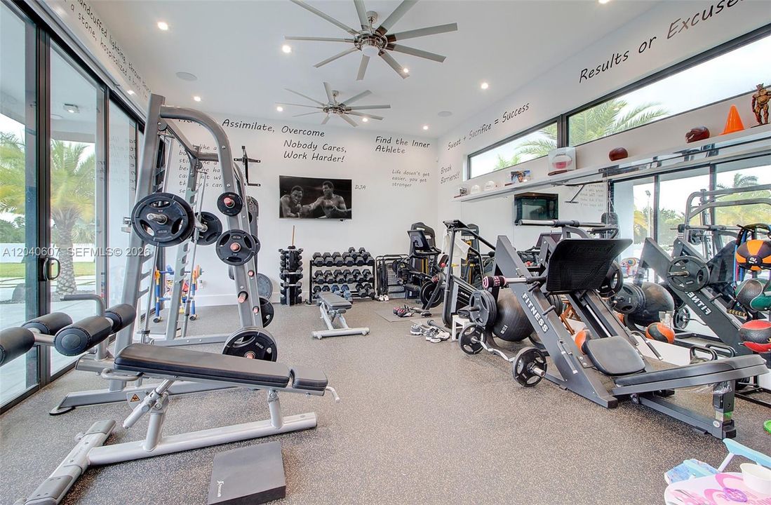 For Sale: $3,999,999 (6 beds, 6 baths, 4250 Square Feet)