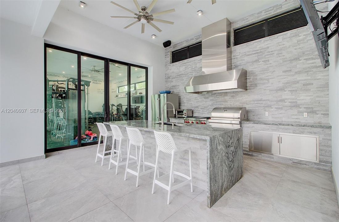 For Sale: $3,999,999 (6 beds, 6 baths, 4250 Square Feet)