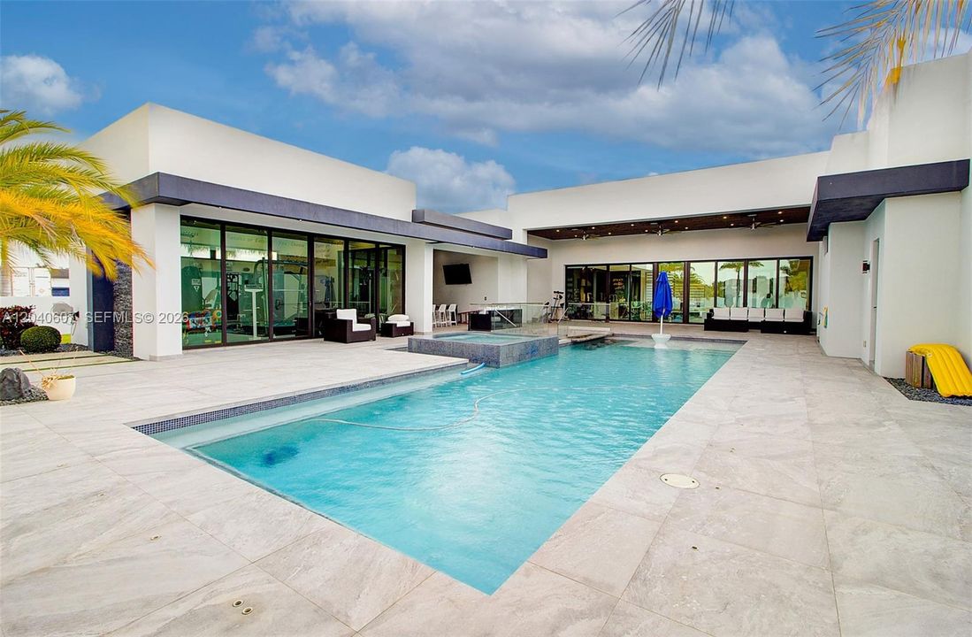For Sale: $3,999,999 (6 beds, 6 baths, 4250 Square Feet)