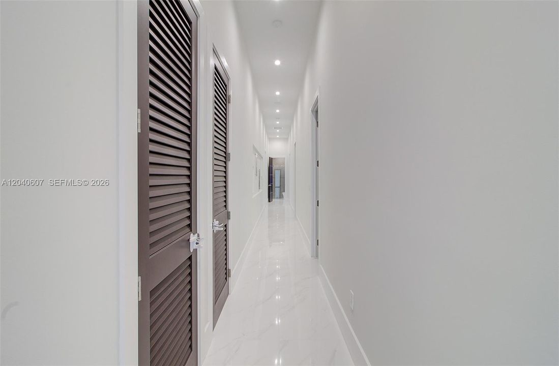 For Sale: $3,999,999 (6 beds, 6 baths, 4250 Square Feet)