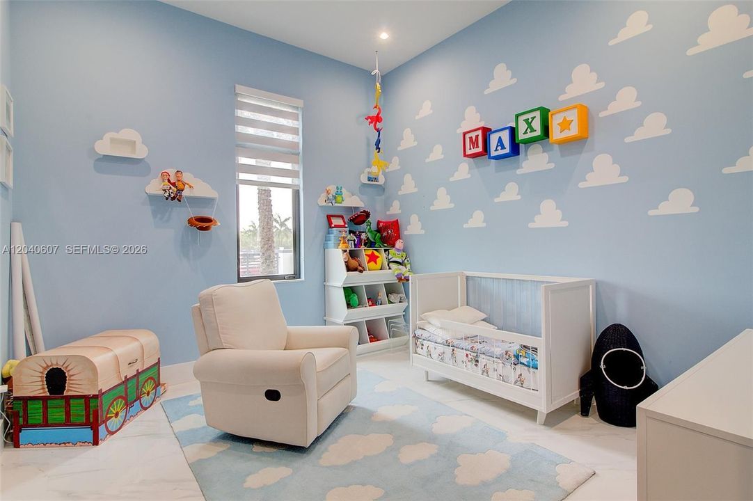 For Sale: $3,999,999 (6 beds, 6 baths, 4250 Square Feet)