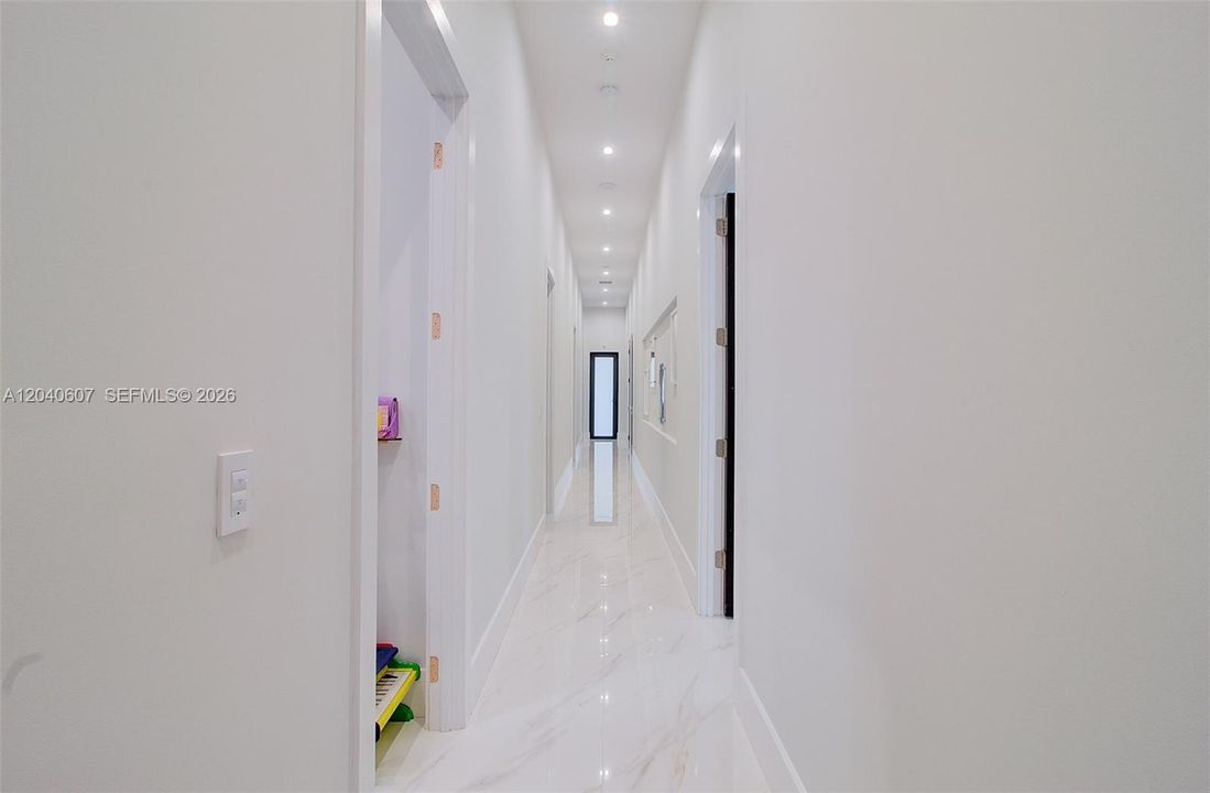 For Sale: $3,999,999 (6 beds, 6 baths, 4250 Square Feet)