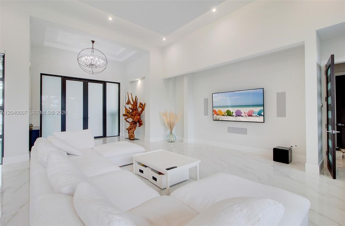 For Sale: $3,999,999 (6 beds, 6 baths, 4250 Square Feet)