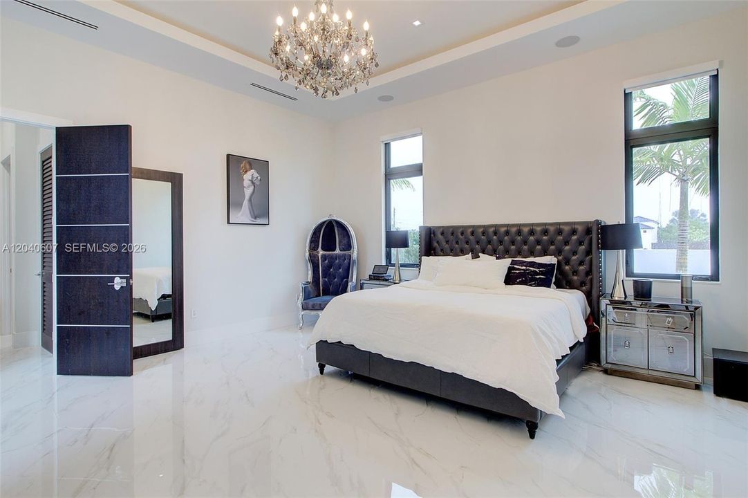 For Sale: $3,999,999 (6 beds, 6 baths, 4250 Square Feet)