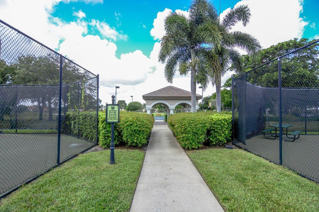 4676 Manderly Dr Wellington FL-large-055
