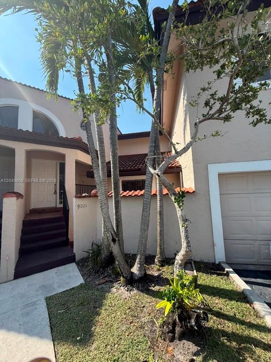 For Rent: $3,100 (3 beds, 3 baths, 1318 Square Feet)