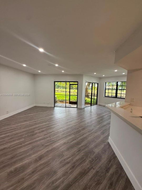 For Rent: $3,100 (3 beds, 3 baths, 1318 Square Feet)