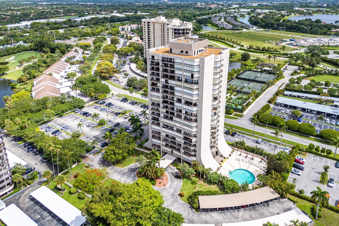 031-2425PresidentialWay-PH-WestPalmBeach
