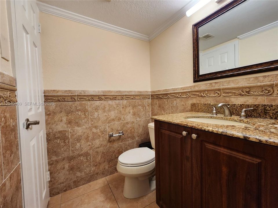 For Sale: $379,000 (1 beds, 1 baths, 896 Square Feet)