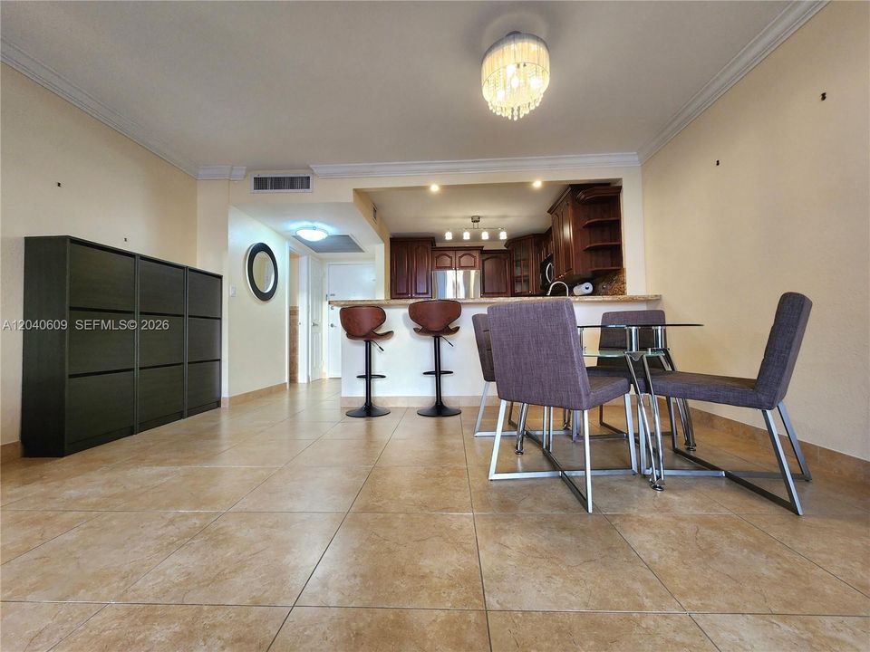 For Sale: $379,000 (1 beds, 1 baths, 896 Square Feet)