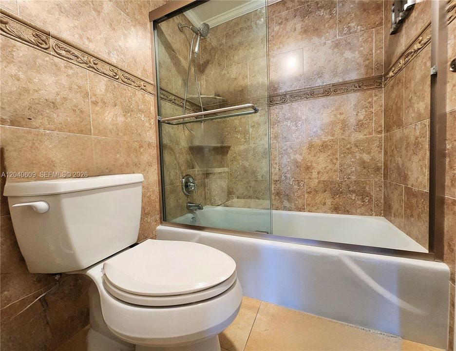 For Sale: $379,000 (1 beds, 1 baths, 896 Square Feet)