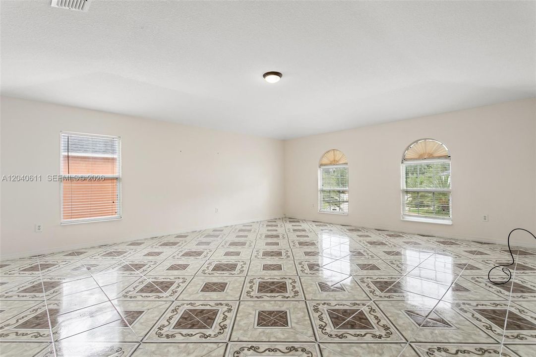 En Renta: $2,400 (4 camas, 3 baños, 0 Pies cuadrados)