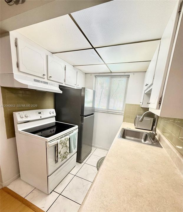For Sale: $130,000 (1 beds, 1 baths, 510 Square Feet)