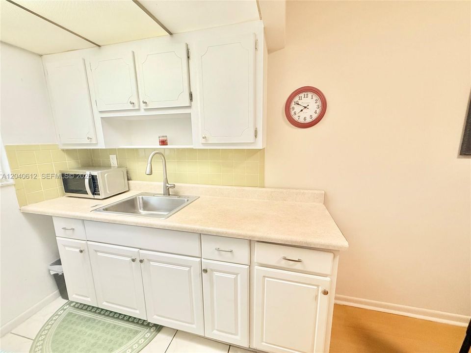 For Sale: $130,000 (1 beds, 1 baths, 510 Square Feet)