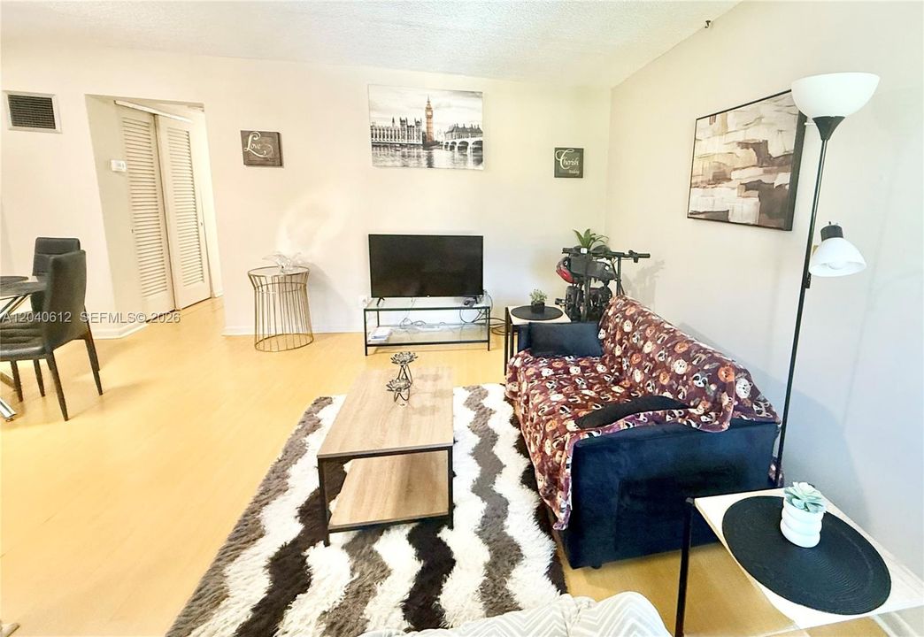For Sale: $130,000 (1 beds, 1 baths, 510 Square Feet)