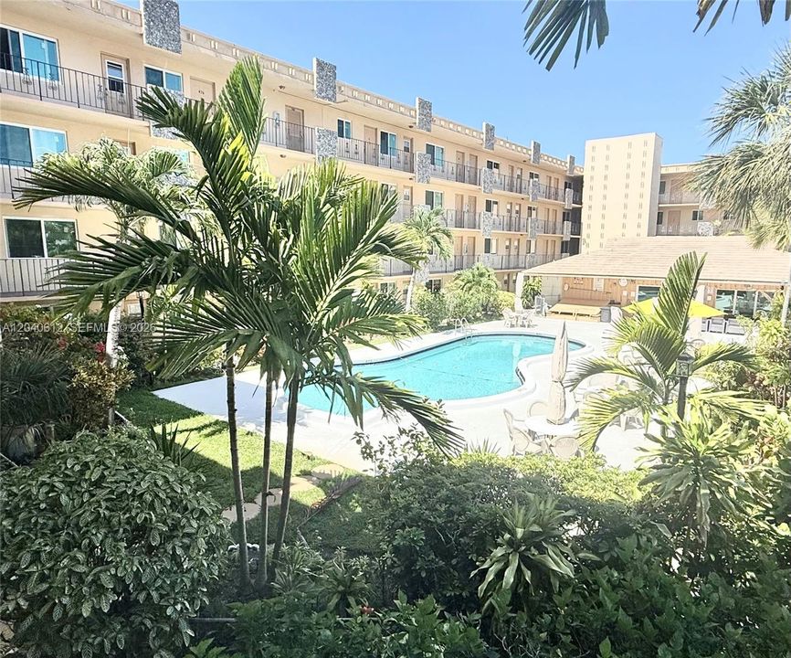 For Sale: $130,000 (1 beds, 1 baths, 510 Square Feet)