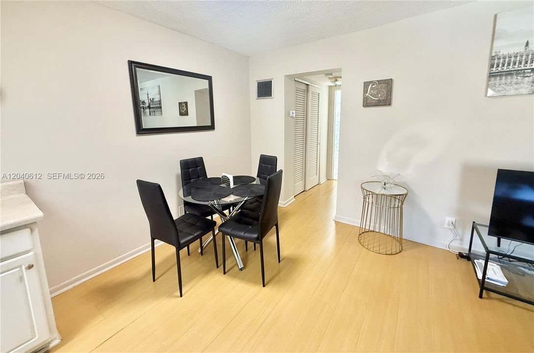 For Sale: $130,000 (1 beds, 1 baths, 510 Square Feet)