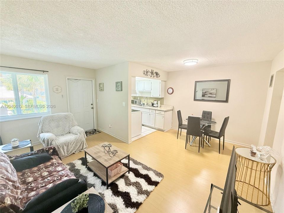 For Sale: $130,000 (1 beds, 1 baths, 510 Square Feet)