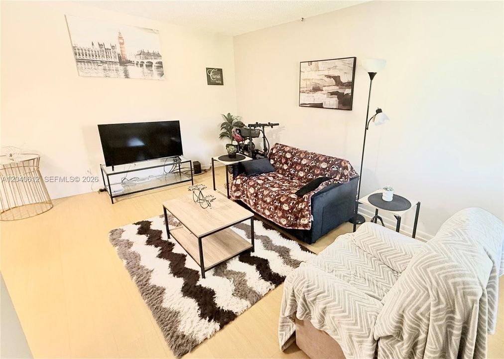 For Sale: $130,000 (1 beds, 1 baths, 510 Square Feet)