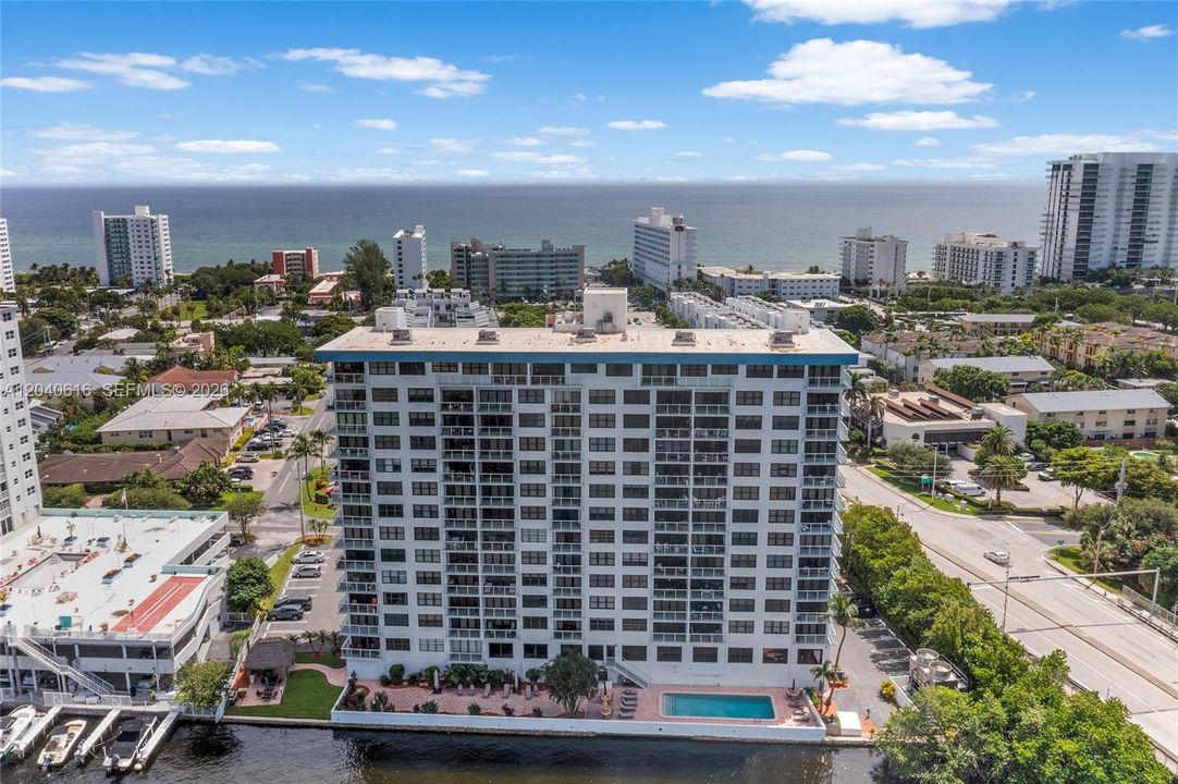 For Sale: $399,999 (2 beds, 2 baths, 1002 Square Feet)