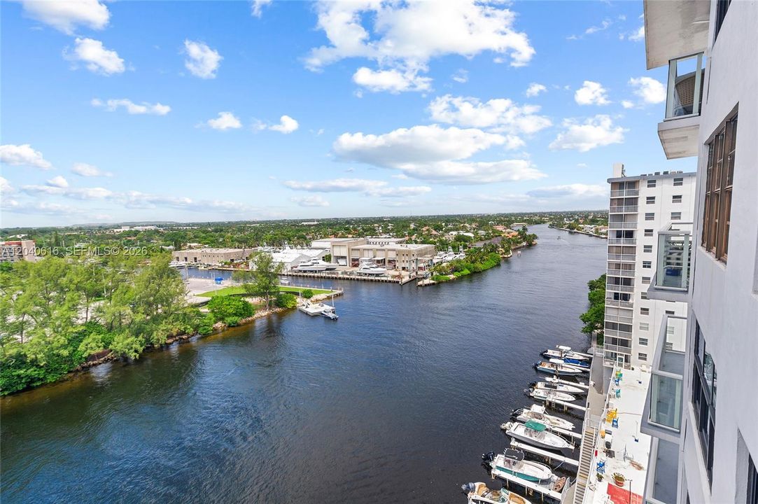 For Sale: $399,999 (2 beds, 2 baths, 1002 Square Feet)