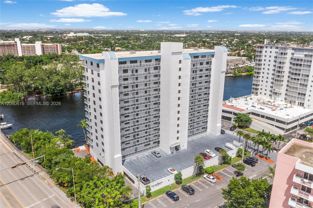 For Sale: $399,999 (2 beds, 2 baths, 1002 Square Feet)