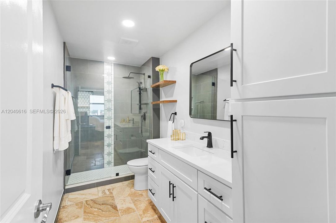 For Sale: $399,999 (2 beds, 2 baths, 1002 Square Feet)