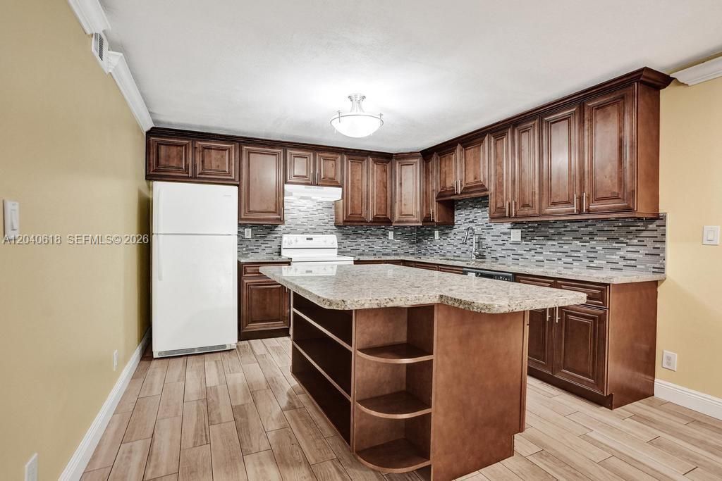 For Rent: $2,100 (2 beds, 2 baths, 1085 Square Feet)