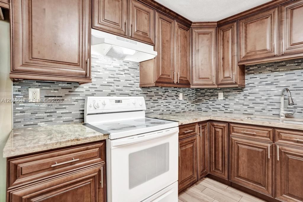 For Rent: $2,100 (2 beds, 2 baths, 1085 Square Feet)