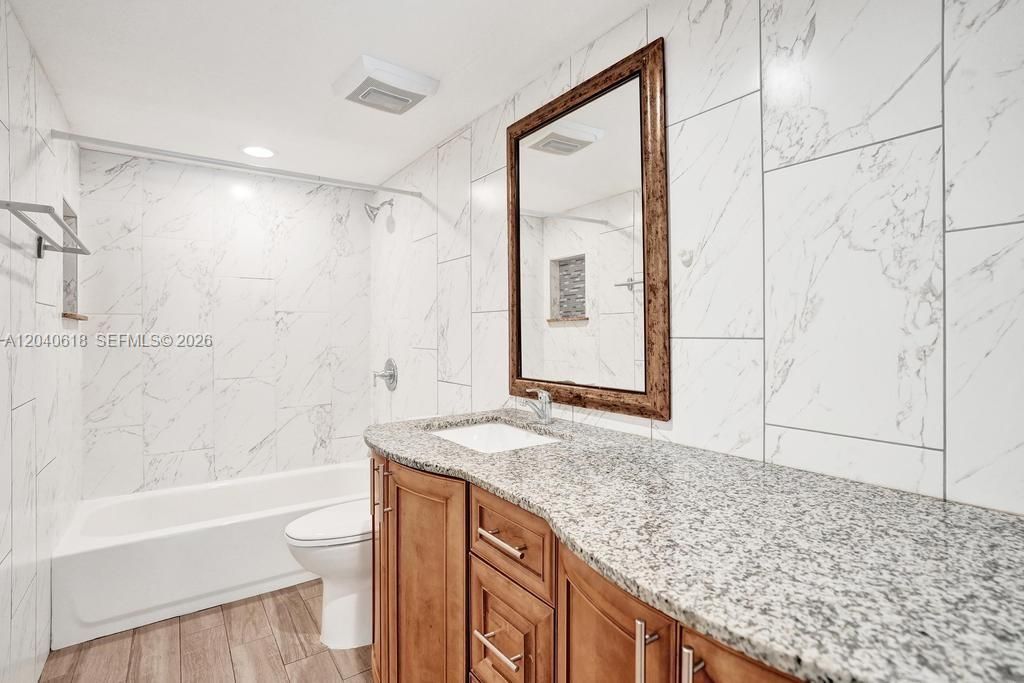 For Rent: $2,100 (2 beds, 2 baths, 1085 Square Feet)